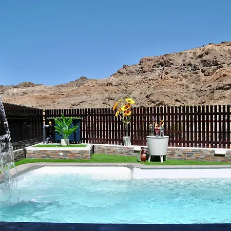 Villa Puerto Rico In Front Of The Shopping Center With Private Heated Saltwater Pool With Jacuzzi & T Able Fut Boll & Arcade Games Or St Andard Villa Puerto Rico In Front Of The Shopping Center With Private Heated Saltwater Big Jacuzzi & Arcade Games Willa