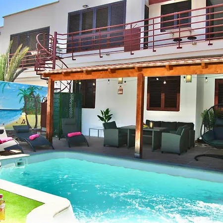 Willa Villa Puerto Rico In Front Of The Shopping Center With Private Heated Saltwater Pool With Jacuzzi & T Able Fut Boll & Arcade Games Or St Andard Villa Puerto Rico In Front Of The Shopping Center With Private Heated Saltwater Big Jacuzzi & Arcade Games Puerto Rico (Gran Canaria)