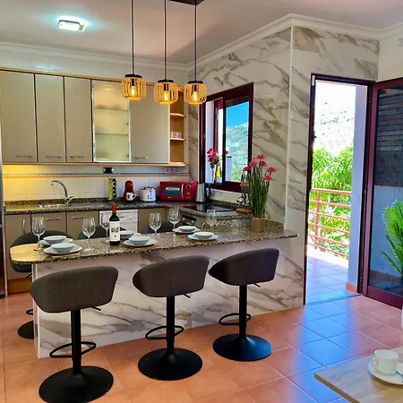 Villa Puerto Rico In Front Of The Shopping Center With Private Heated Saltwater Pool With Jacuzzi & T Able Fut Boll & Arcade Games Or St Andard Villa Puerto Rico In Front Of The Shopping Center With Private Heated Saltwater Big Jacuzzi & Arcade Games Willa Puerto Rico (Gran Canaria)