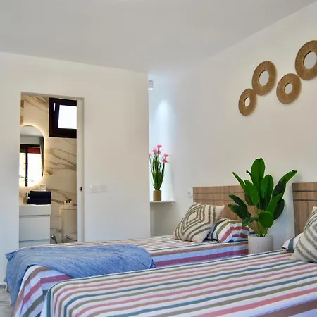 Villa Puerto Rico In Front Of The Shopping Center With Private Heated Saltwater Pool With Jacuzzi & T Able Fut Boll & Arcade Games Or St Andard Villa Puerto Rico In Front Of The Shopping Center With Private Heated Saltwater Big Jacuzzi & Arcade Games Puerto Rico (Gran Canaria)