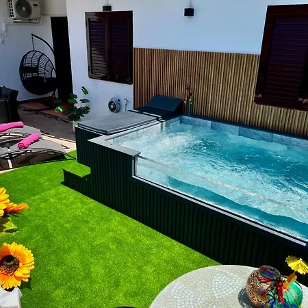 Villa Puerto Rico In Front Of The Shopping Center With Private Heated Saltwater Pool With Jacuzzi & T Able Fut Boll & Arcade Games Or St Andard Villa Puerto Rico In Front Of The Shopping Center With Private Heated Saltwater Big Jacuzzi & Arcade Games Willa Puerto Rico (Gran Canaria)